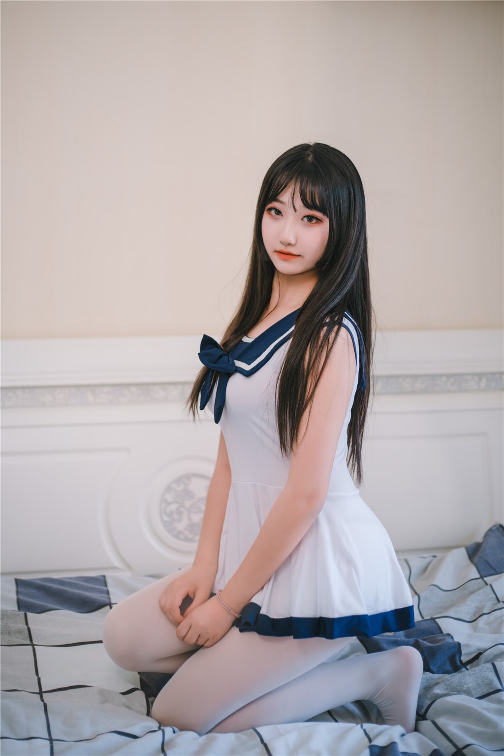 夜色狂想交响：明星在秘密酒会中上演的充满禁忌与诱惑的浪漫协奏曲